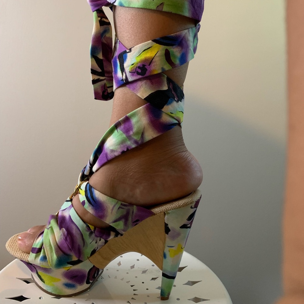 BRAND NEW-Multicolored lace up heels
